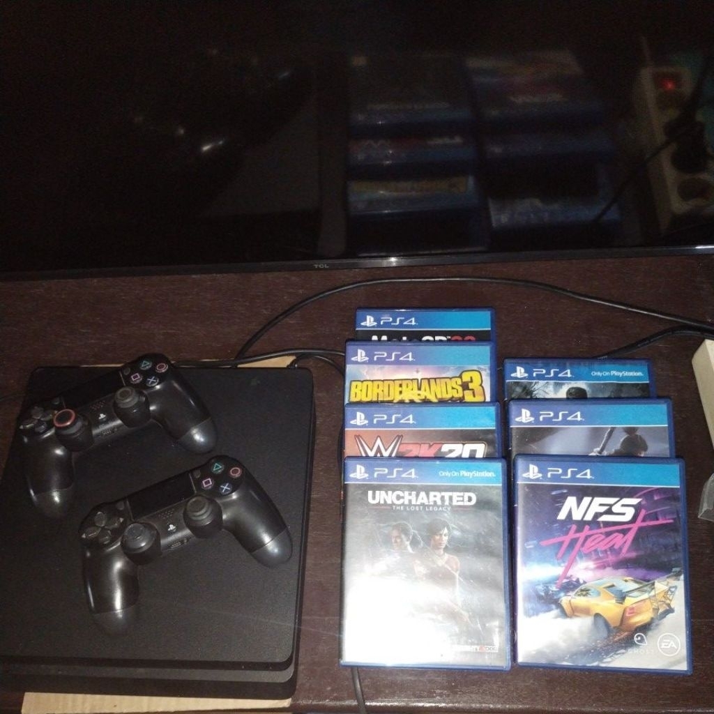 ps4 slim original 1tb (second)