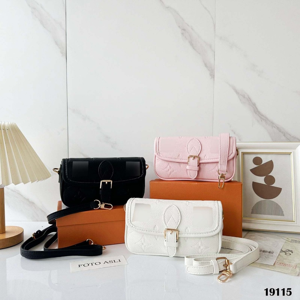 Tas Wanita Sling Bag Diyana 19115 (FreeBox+KantongKain+Bubblewrap)