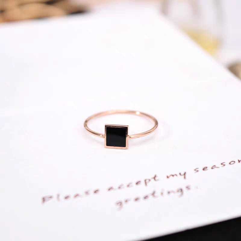 Cincin Titanium Wanita Kotak Hitam Stainless Hitam Unisex Aksesoris