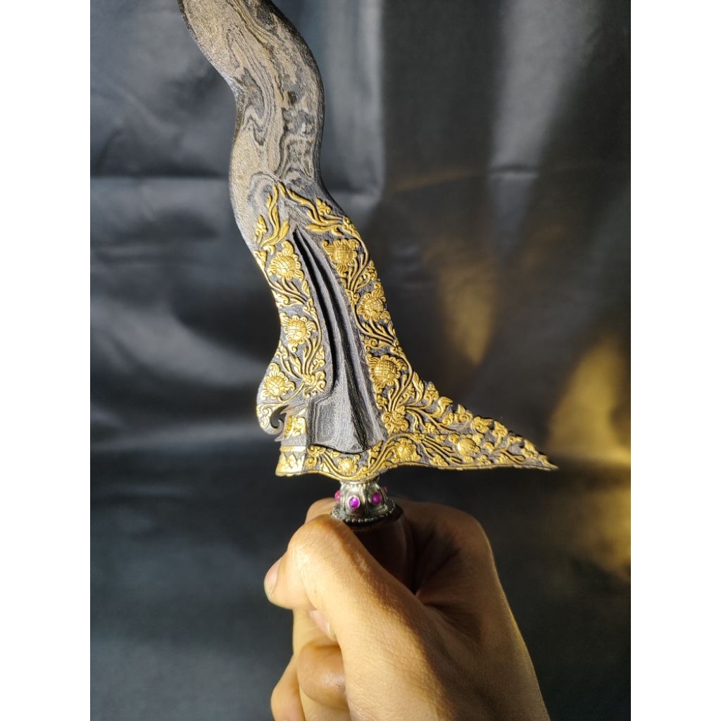 Keris sangkelat kinatah