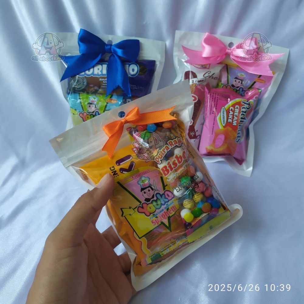 

Minigift graduation congratulations hampers snack gift snack