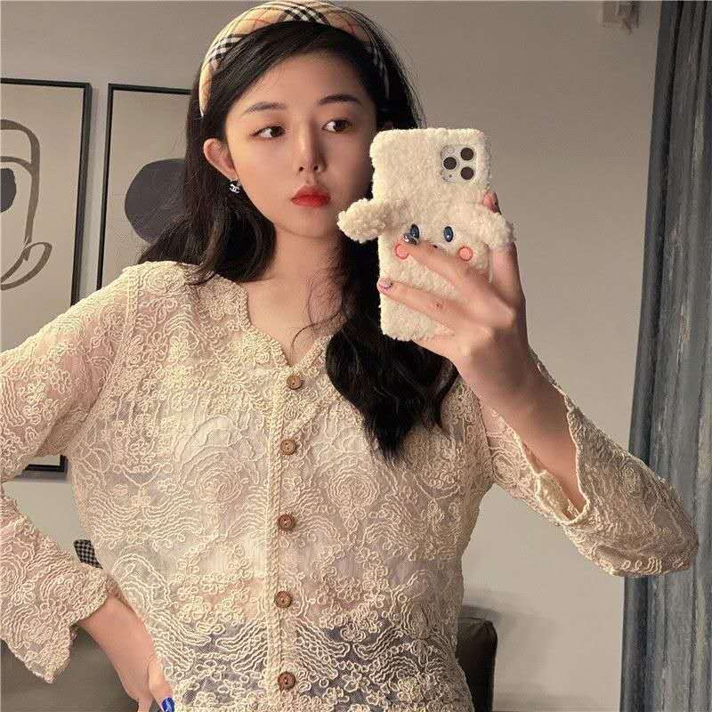 Blus Renda Lengan Panjang Gaya Vintage Elegan