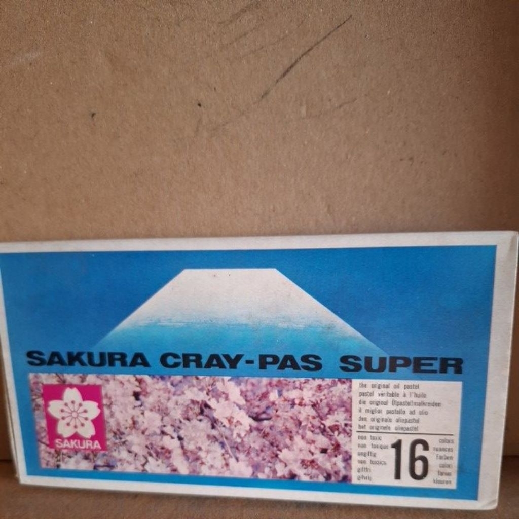 

the original oil pastel sakura cray -pas super note : bagian dalam ada noda .tapi crayon msh bsia dipakai dengan baik