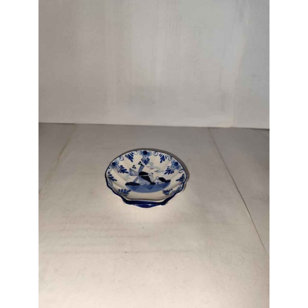 piring pajangan keramik antik Holland bentuk setengah kerang