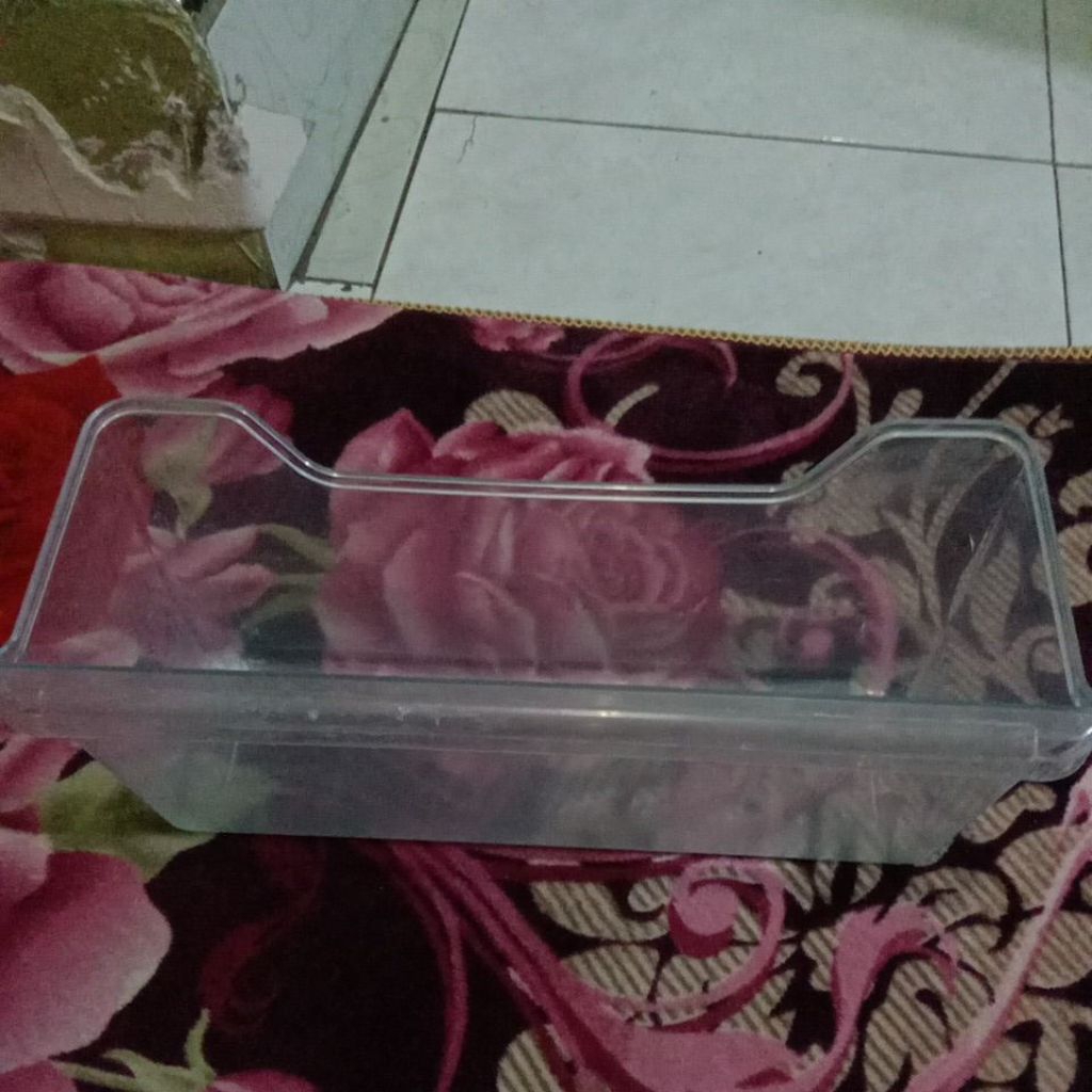rak bagian bawah/rak sayur kulkas Polytron orian