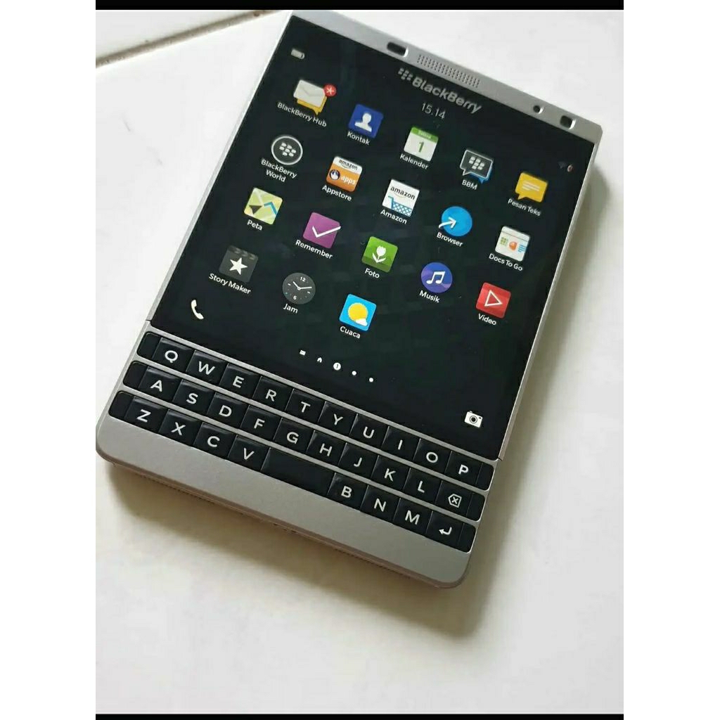 blackberry pasport