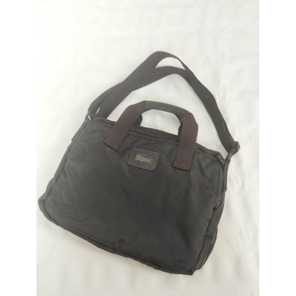 Sling bag Lacoste nilon hitam