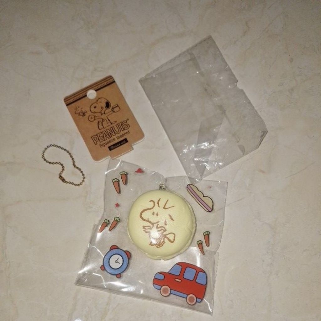 SQUISHY SNOOPY MACARON