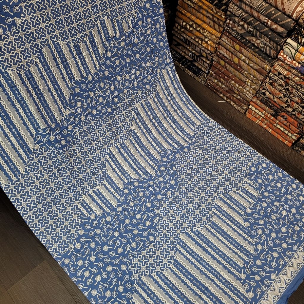 KAIN BATIK KATUN DAN PARIS MOTIF PULAUAN WARNA BIRU MUDA