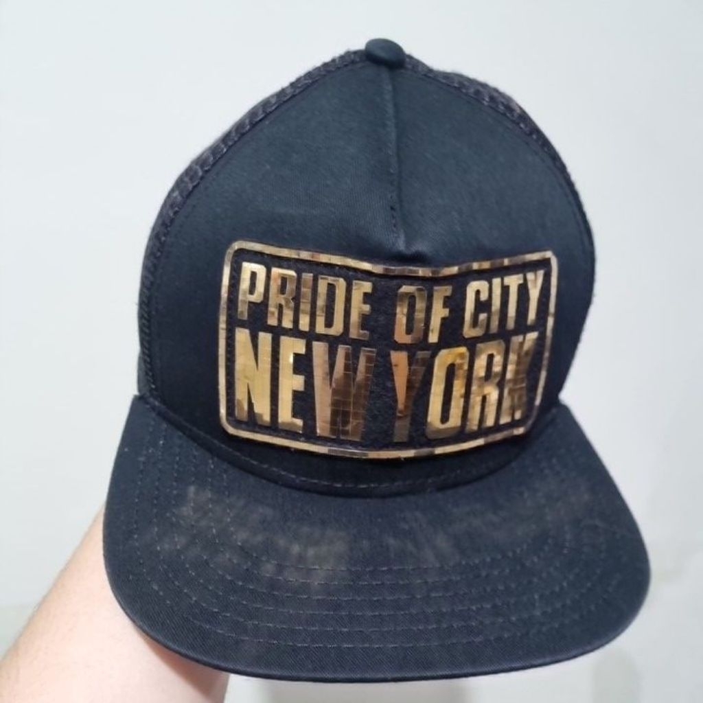 Topi unisex warna hitam merk miniso preloved pribadi jarang dipakai