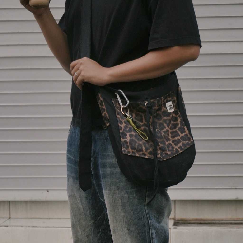 FOMIND GOMA BAG - Tas Selempang Pria Tas Selempang Motif Leopard