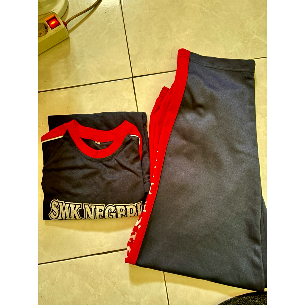 seragam olahraga smkn 1 turen