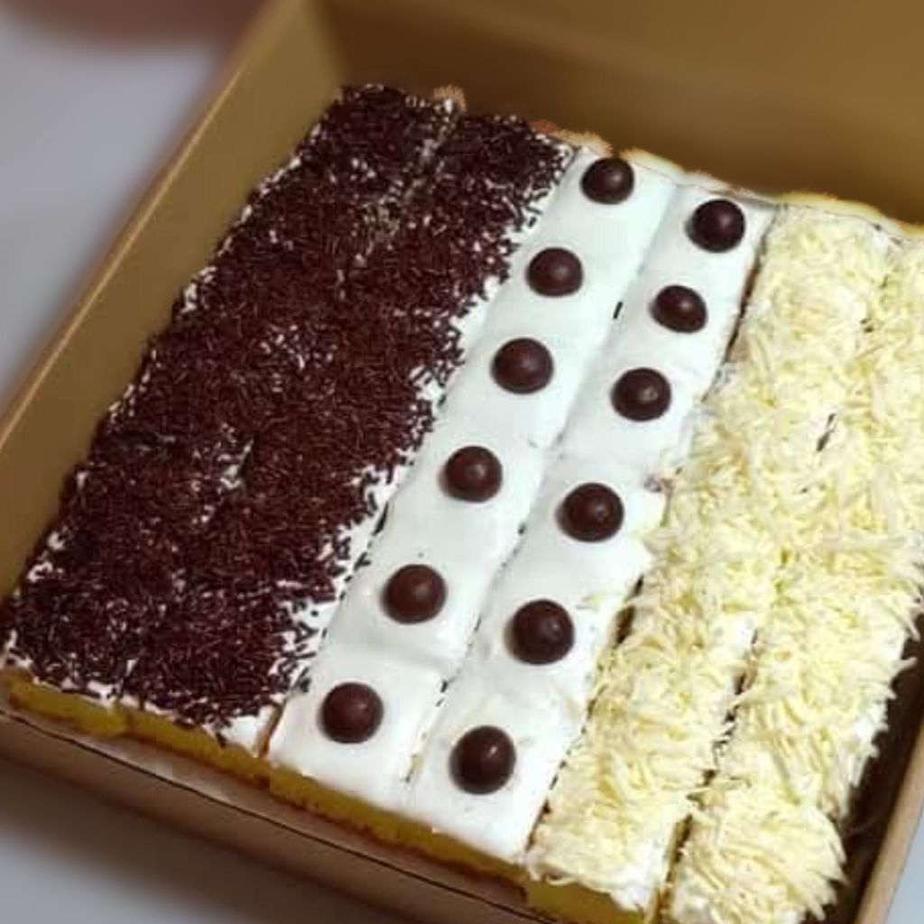 

BROWNIES potong toping coklat susu keju