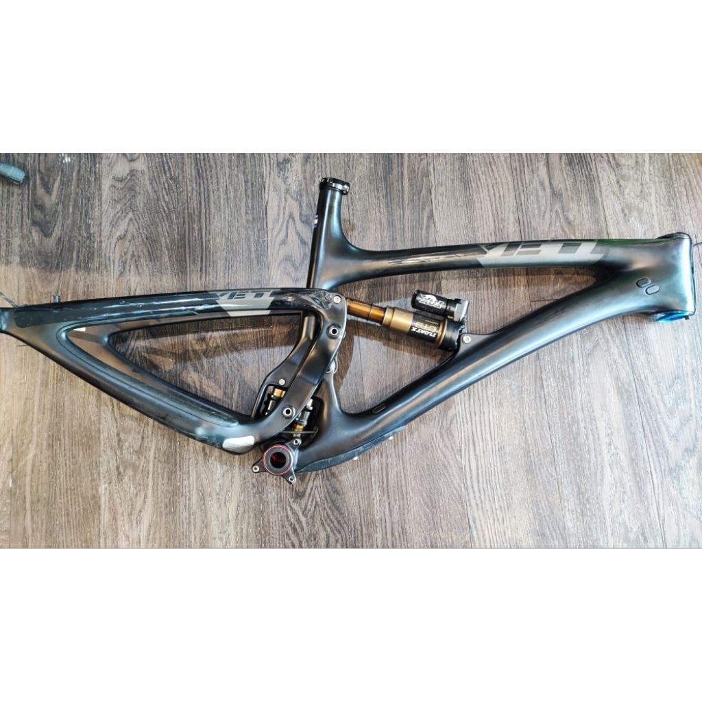 Frame sepeda MTB YETI SB6C 27.5 Size M Boost ,Rearshock FOX FLOAT X CTD Kashima ,Headset Cane creek