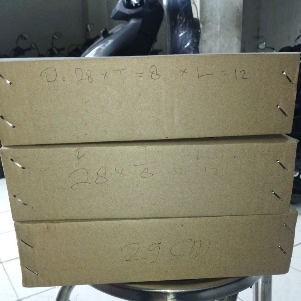 

kardus packing pajang 28cm, tinggi 8cm, lebar 12