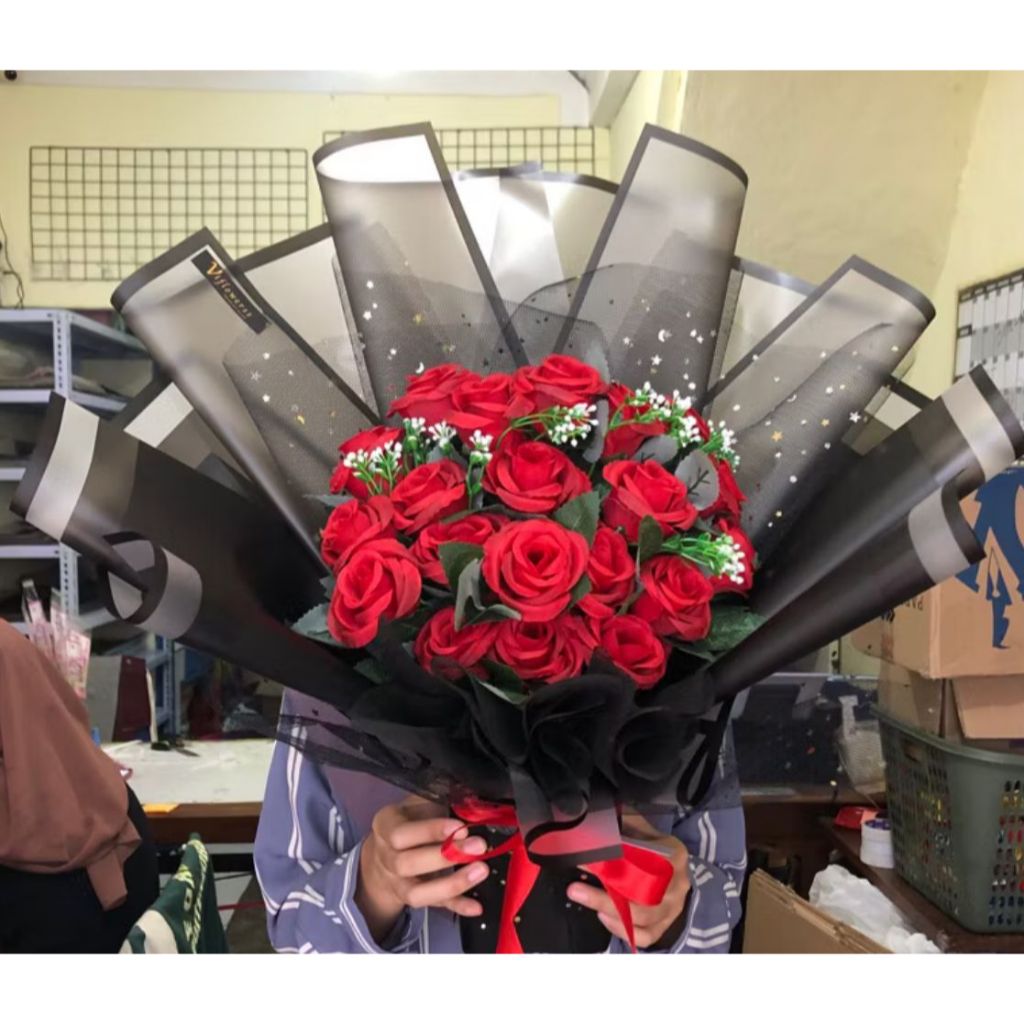 black bouquet red rose gliter / buket bunga besar artificial mawar merah / bucket / buket mawar kota