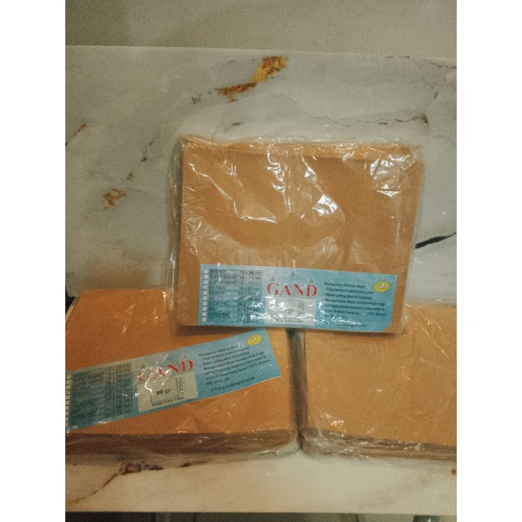 

Amplop coklat setengah folio