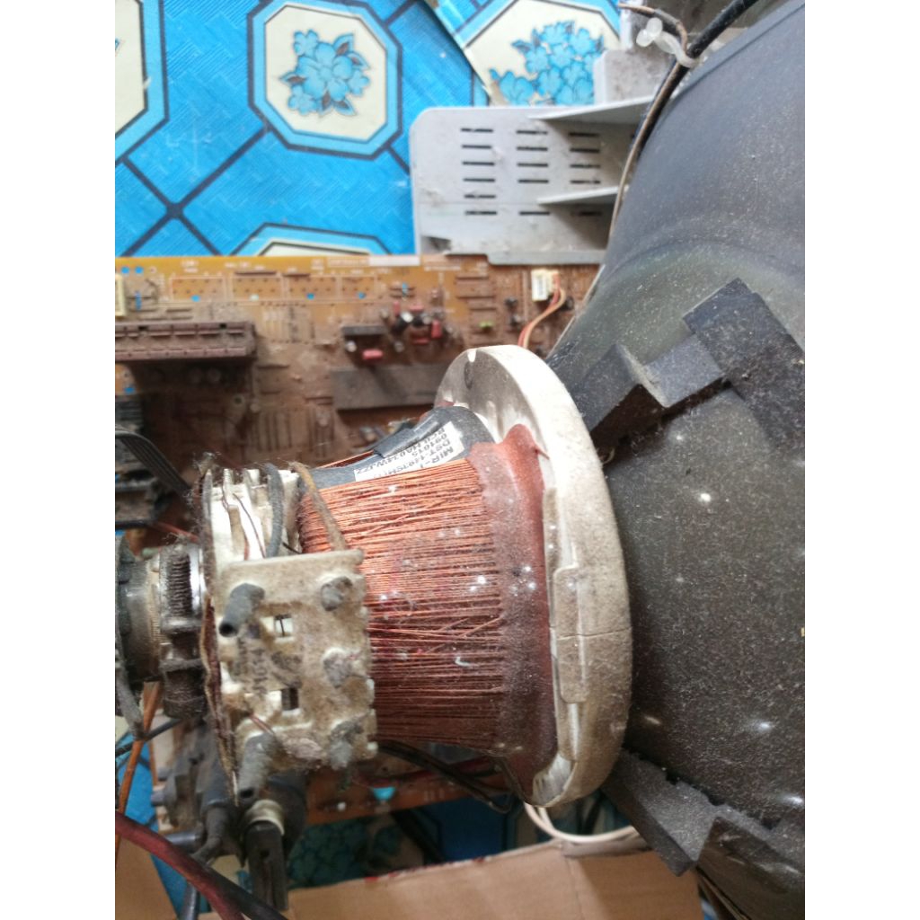 yoke sanggul tv tabung 14 inci