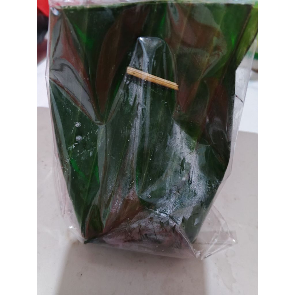 tape singkong bungkus daun pisang