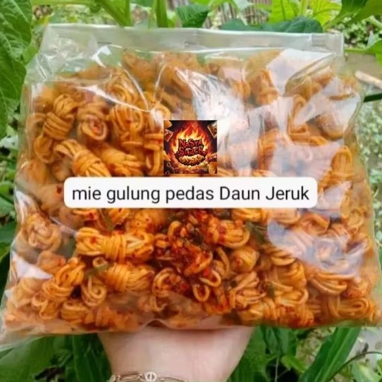 

Mie Gulung/Uwel Goreng 1kg Pedas Gurih Daun Jeruk