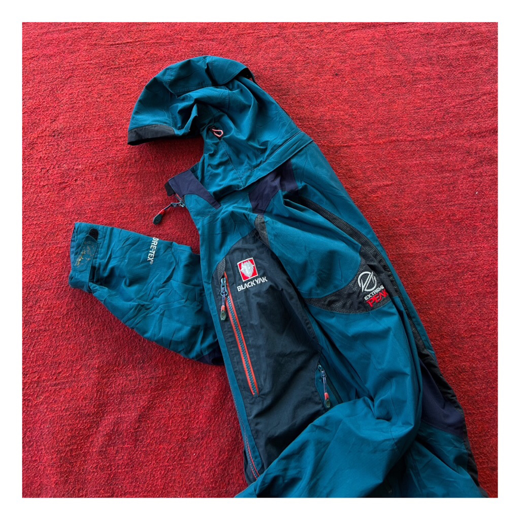 jaket black yak gorpcore goretex