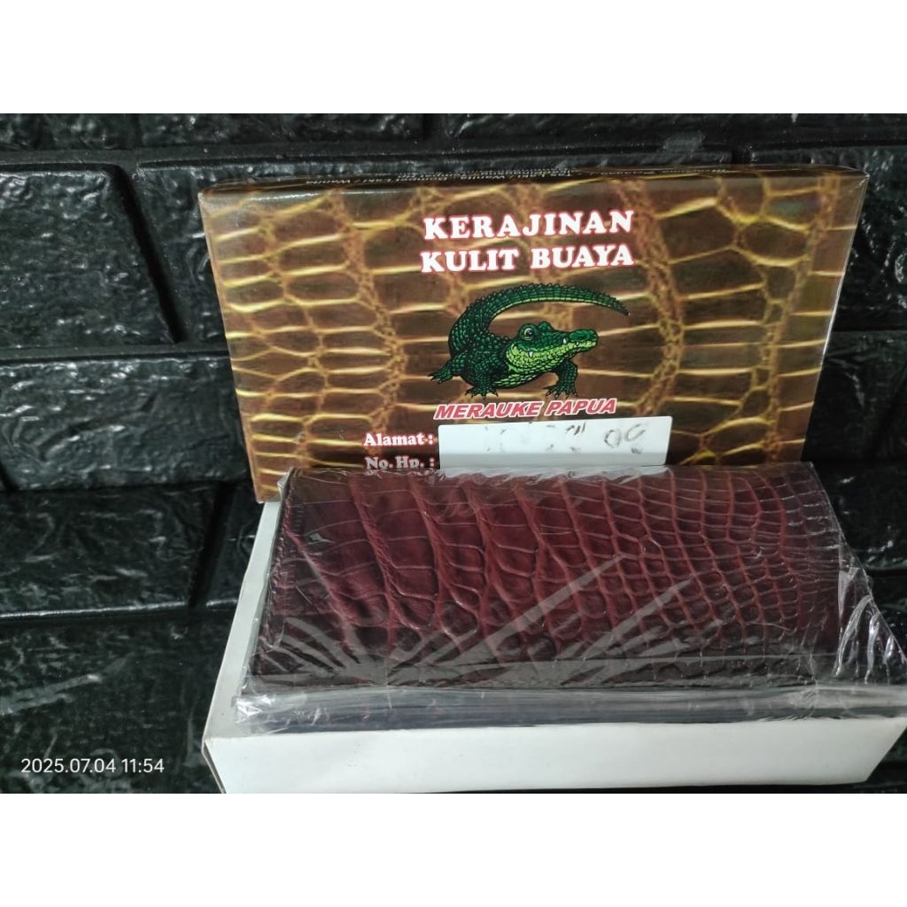 dompet panjang kulit buaya asli Papua motif Belly cut(perut buaya)