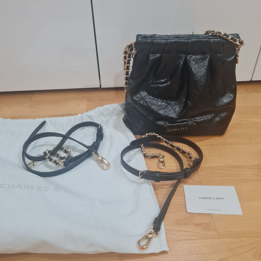 preloved tas original ck. kondisi 90% like new. lengkap dustbag tali. tas selempang bisa jadi ransel