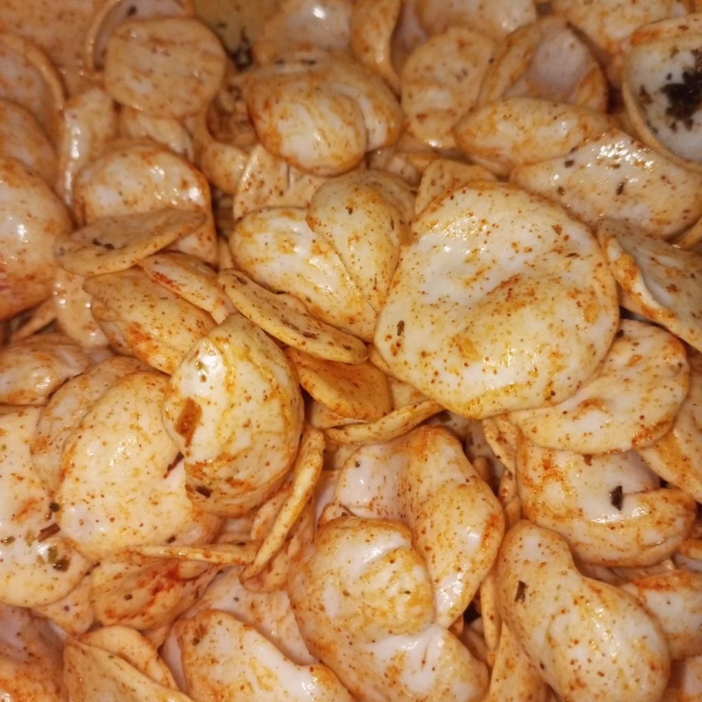 

Kerupuk Seblak Daun Jeruk Pedas 250gram