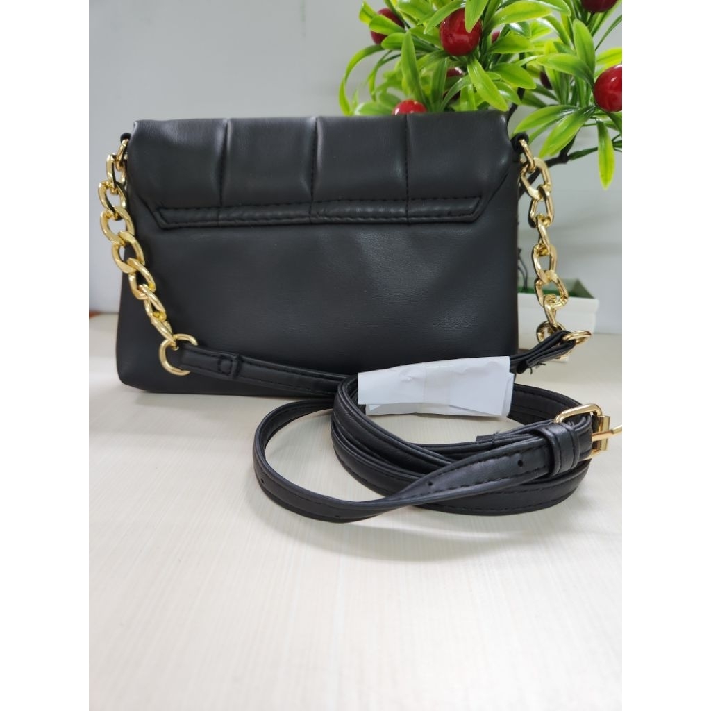 Tas Selempang Hitam Kecil merk PRIMARK