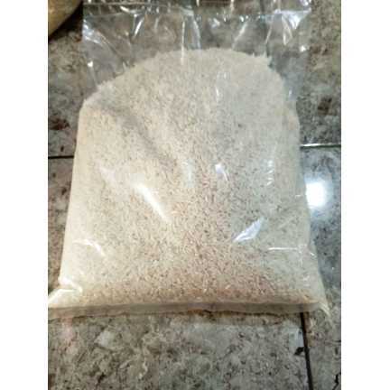 

Beras Kemasan 1 Kilo Gram Tanpa Merek hasil panen sendiri