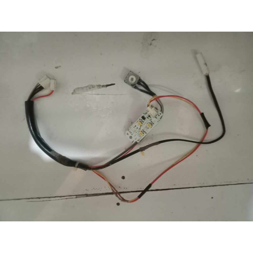 termis /lamp led dan stelan suhu kulkas electrolux inverter ETB3400H-A
