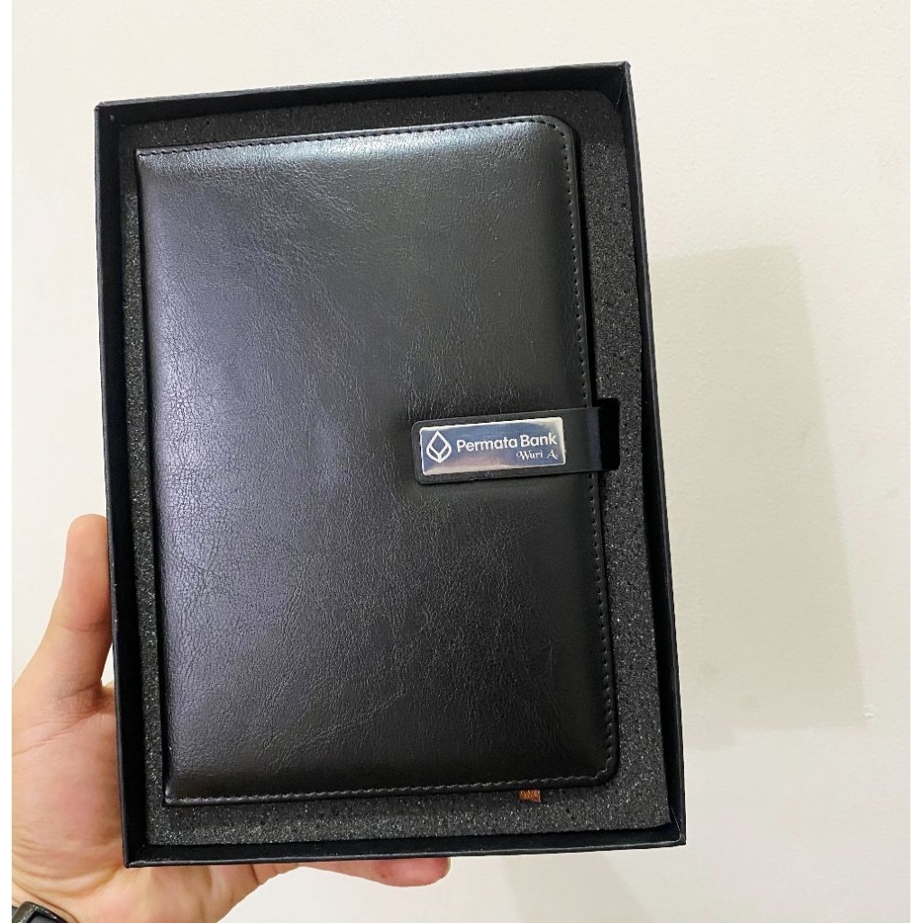 

Hampers Agenda Kerja | Free HardBox Free Custom