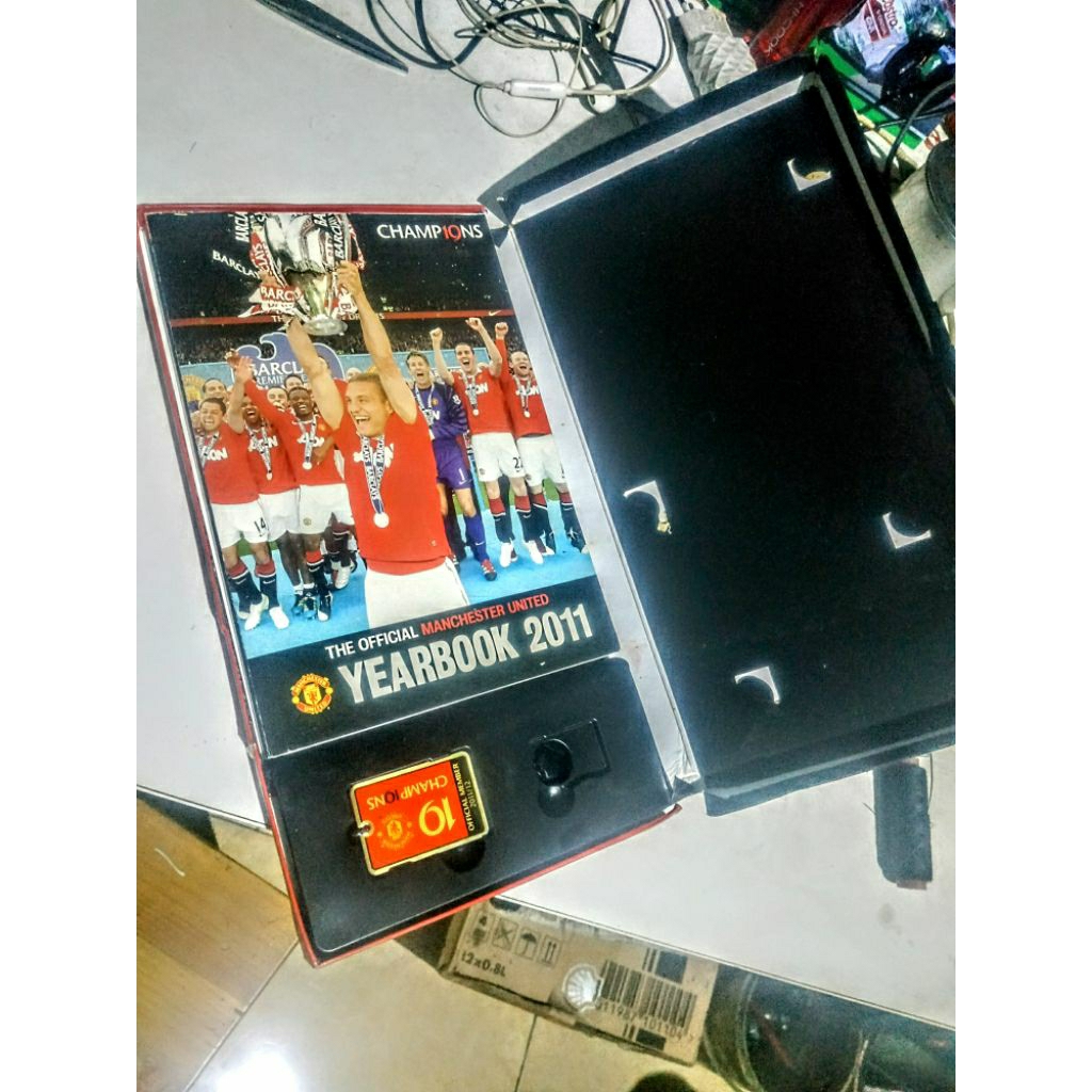 Official Manchester United RETRO