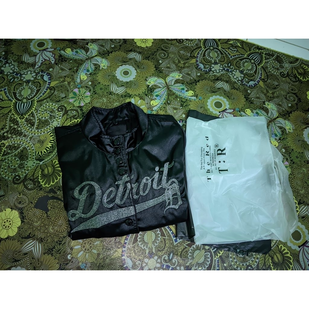 VARSITY DETROIT SZ 90