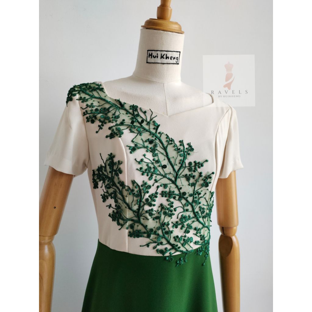 Dress Midi Elegant Bordir White Emerald