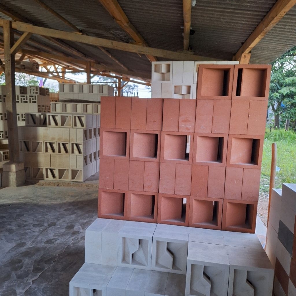 roster beton minimalis nako 20x20cm merah, nako terakota, loster minimalis nako, loster beton nako, 