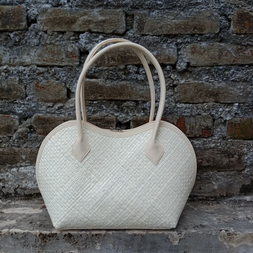 TAS ANYAMAN PANDAN / TAS PANDAN / TAS ANYAMAN PANDAN APEL / TAS PANDAN APEL / TOP HANDLE BAG PANDAN
