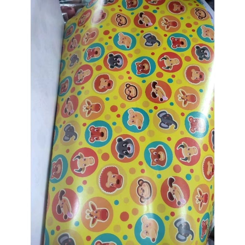 

KERTAS BUNGKUS KADO