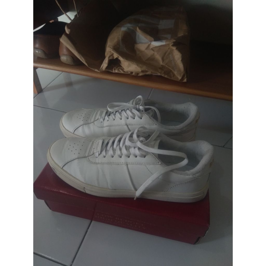 BRODO sneakers putih size 43