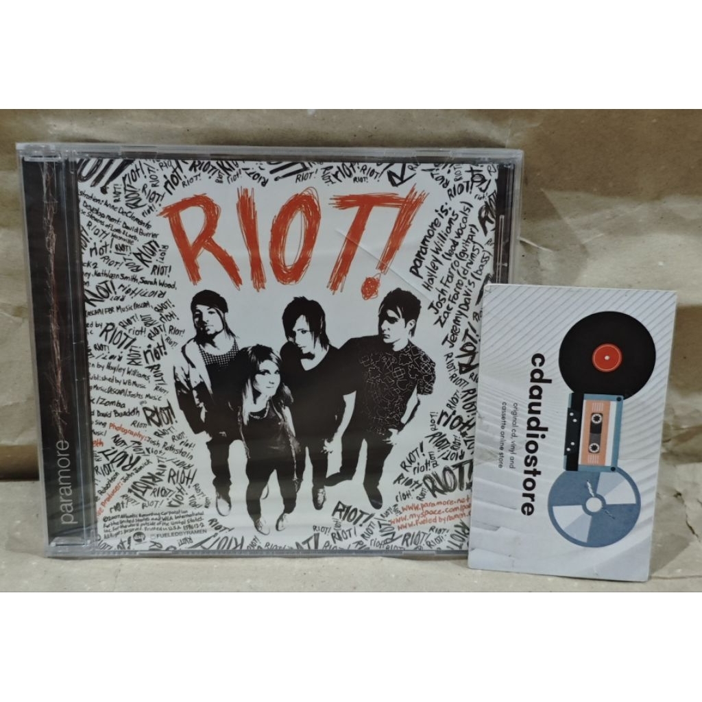 CD PARAMORE - RIOT