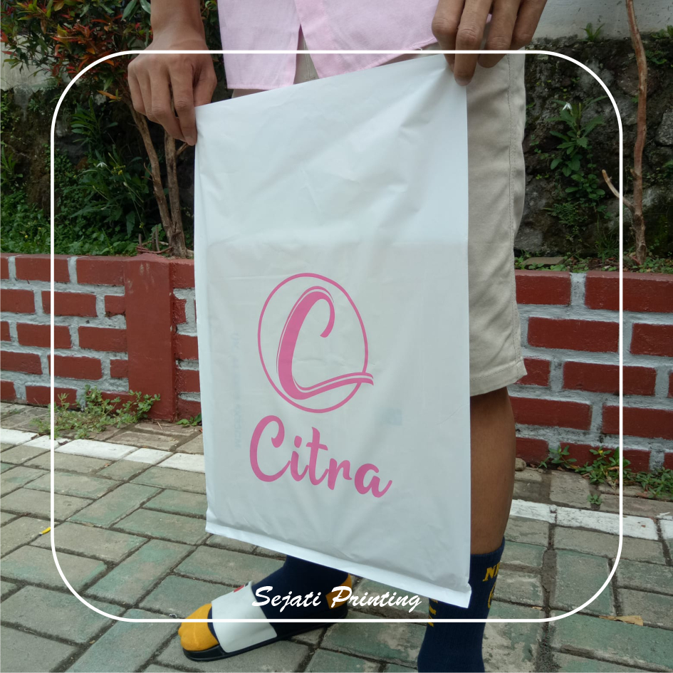 

(Isi 100 pcs) Plastik Sablon HD Packing 35x50cm, FREE DESAIN - SEJATIPRINTING