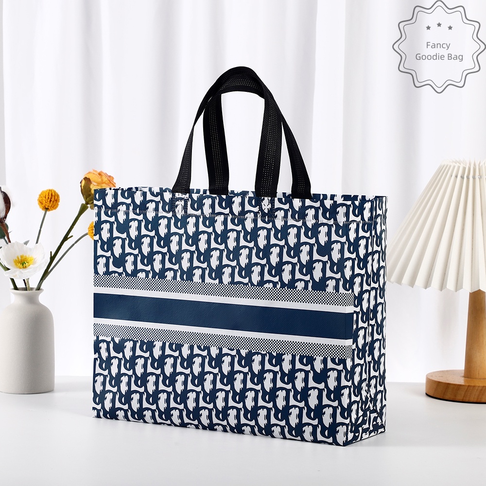 

Tas Belanja - Tas Spunbond - Tas Jinjing - Tas Souvenir - Tas Jinjing Wanita - Tas Lipat - Tas Kado - Kantong Belanja - Souvenir - Kantong - Shopping bag - Spoundbond - Tote Bag - Tas Wanita - Tas Murah - Tas Belanja Murah - Tebal dan Kuat - Tas Wanita-56