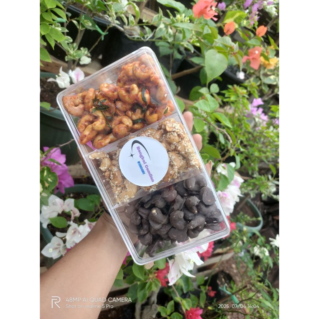 

Kacang Mete tiga rasa - kacang Mete goreng - kacang Mede - kacang mete Wonogiri - kacang mete toples - kacang mete lebaran - kacang Mede gurih - kacang mete gurih - kacang mete pedas - kacang mete - cemilan Wonogiri