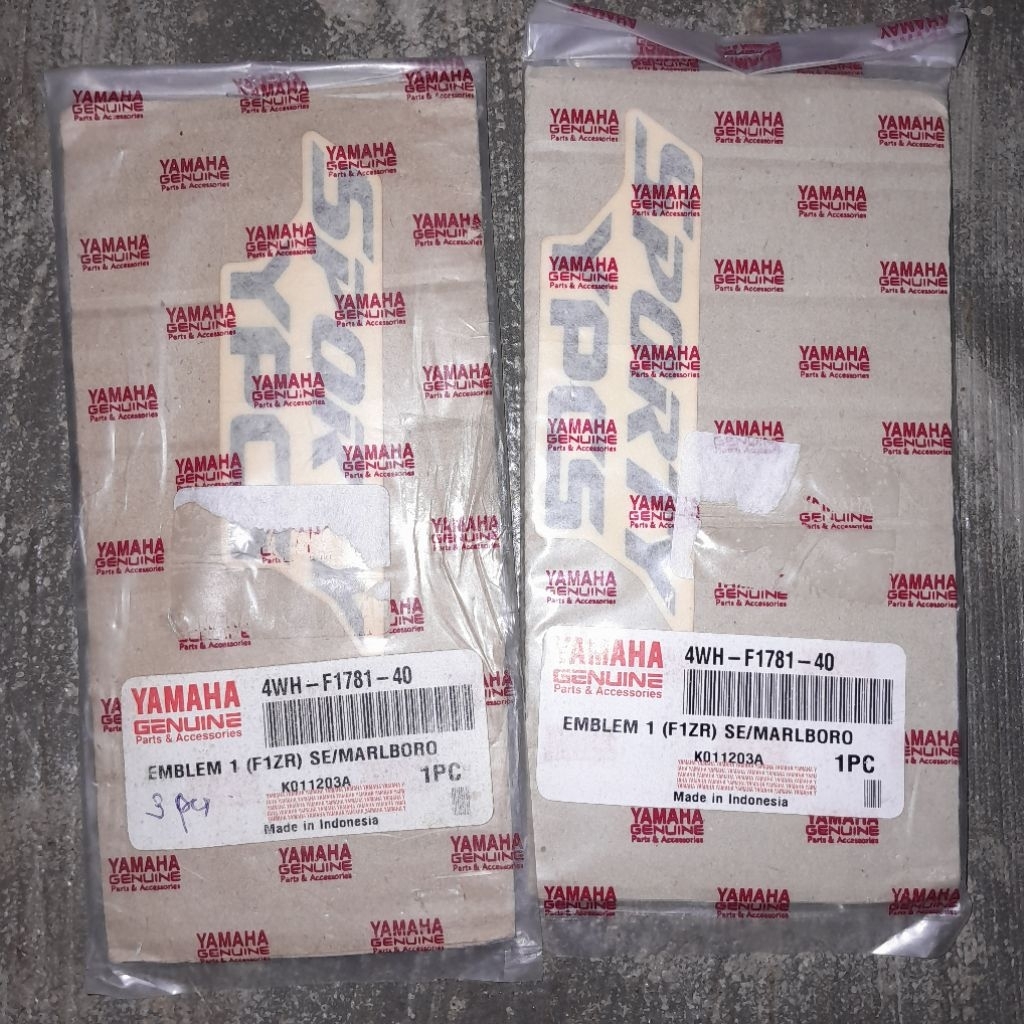 Emblem 1 f1zr marlboro 4WH-F1781-40 striping cover aki f1zr marlboro original