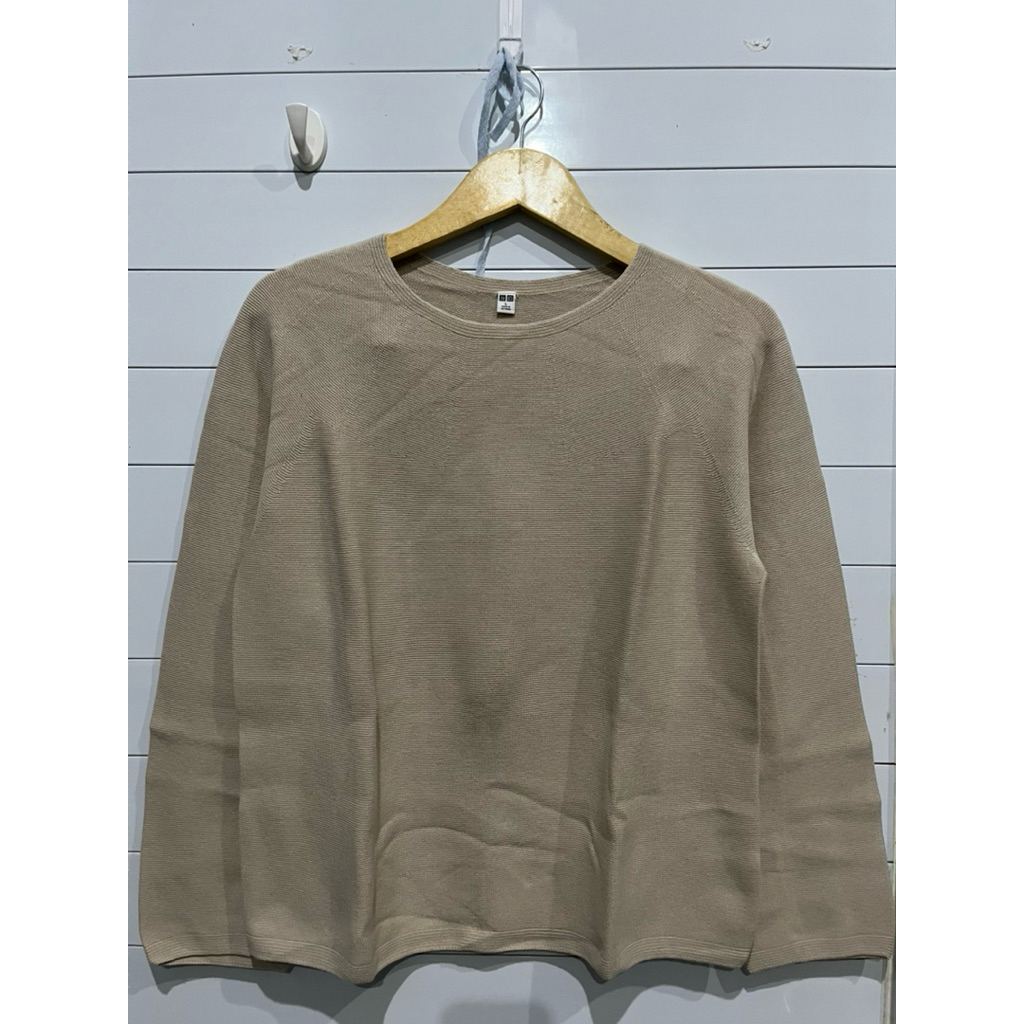 UNIQLO SWEATER RAJUT 3D PRELOVED