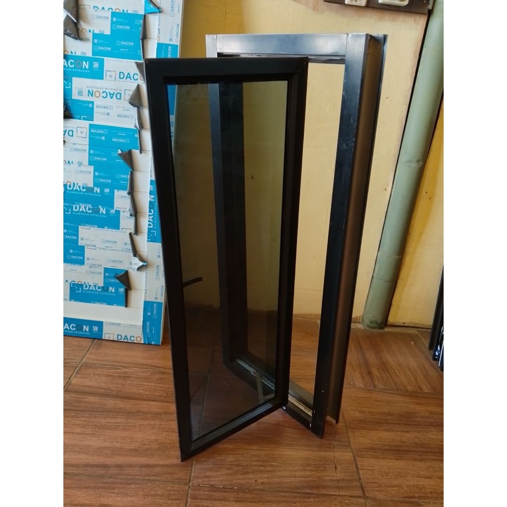 kusen jendela single swing minimalis aluminium