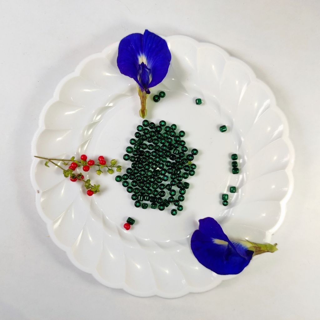 MANIK MOTE GLASS BEADS EMERALD 4MM 15GRAM