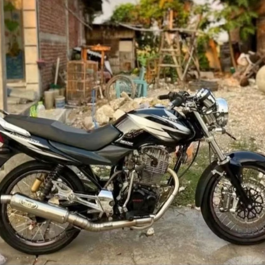 Striping Megapro 2007 Hitam Sticker MP 2007 Hitam Silver lis stiker Decal Standard Original Honda Me