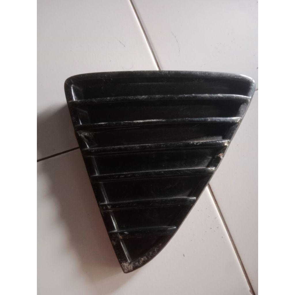 Rejilla Lat Dell Ford Focus 2013 2014 (triangulo)