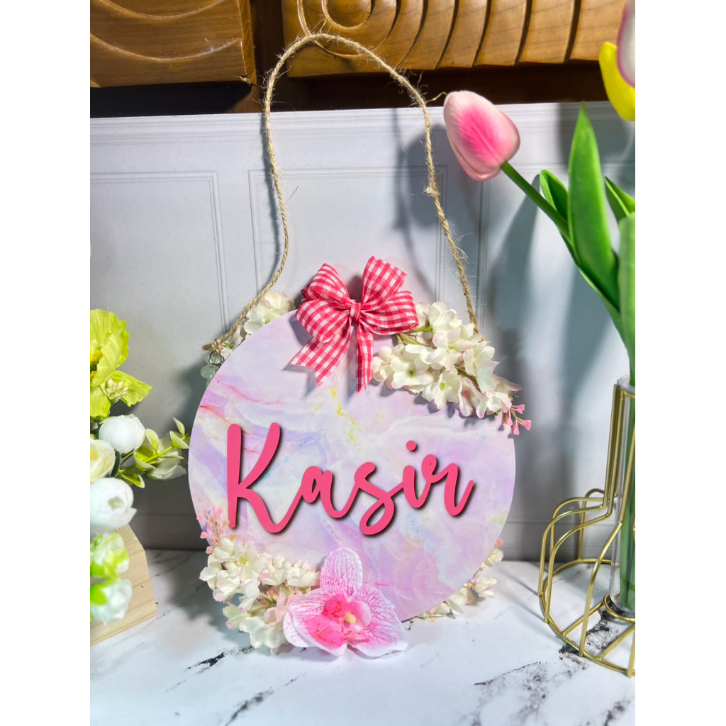 

Rubby - Papan Kasir Gantung / Papan Kasir dengan dekorasi bunga diameter 20cm